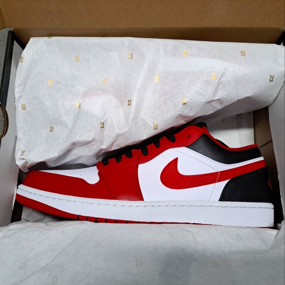 Jordan 1 Low Black Red "Bulls" Size 13